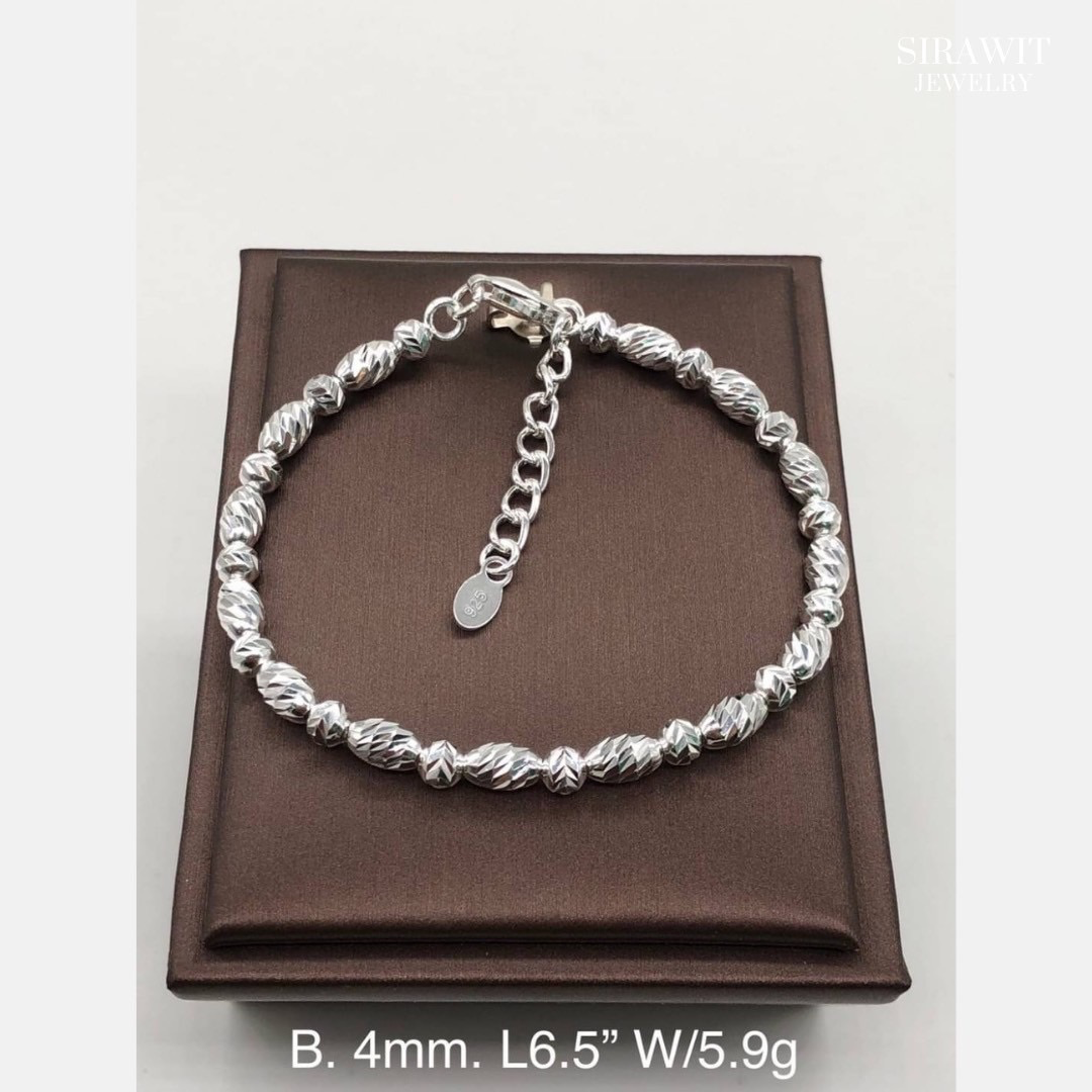 สร้อยข้อมือเม็ดตัดลาย