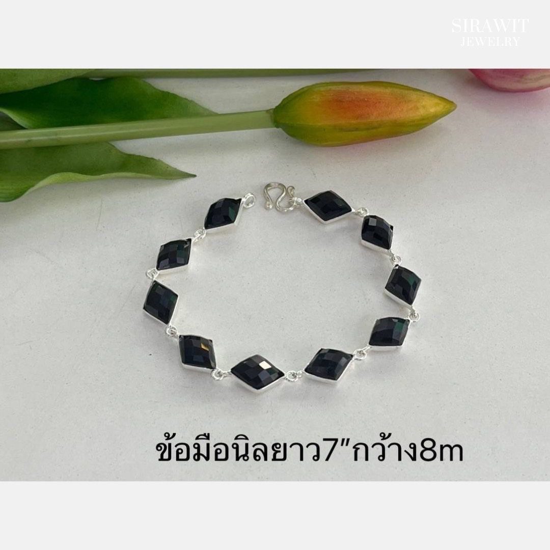 สร้อยข้อมือนิล