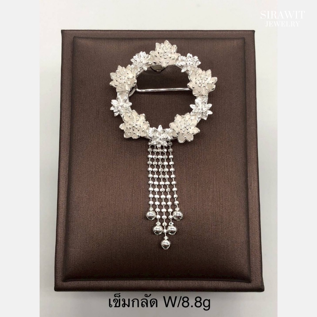 เข็มกลัดติดเสื้อ