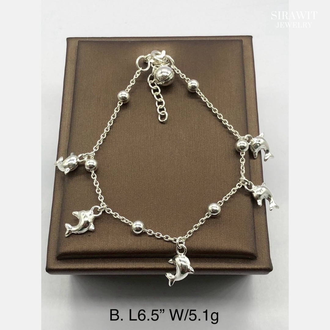 สร้อยข้อมือห้อยจี้โลมา