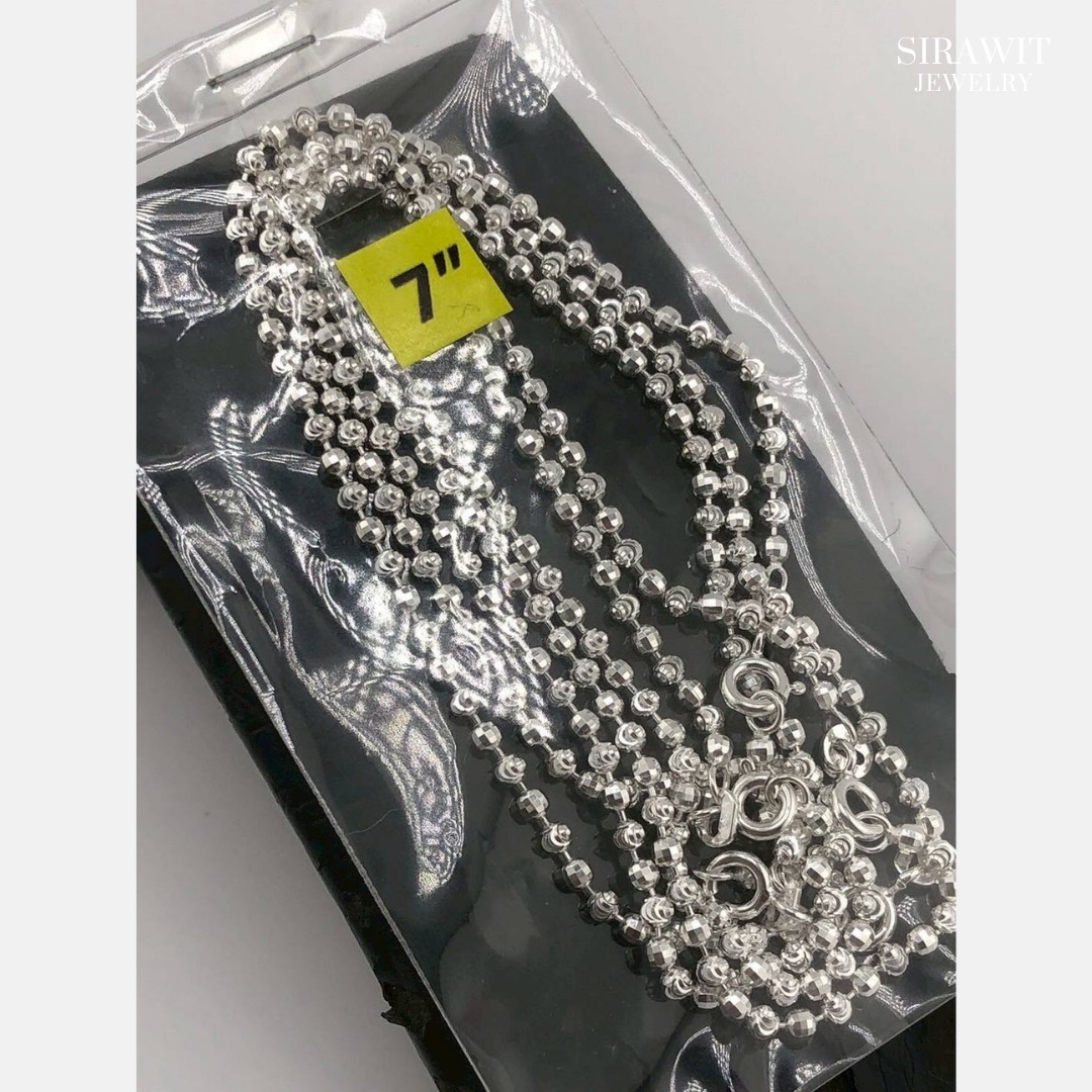 สร้อยข้อมือเม็ดตัดลาย