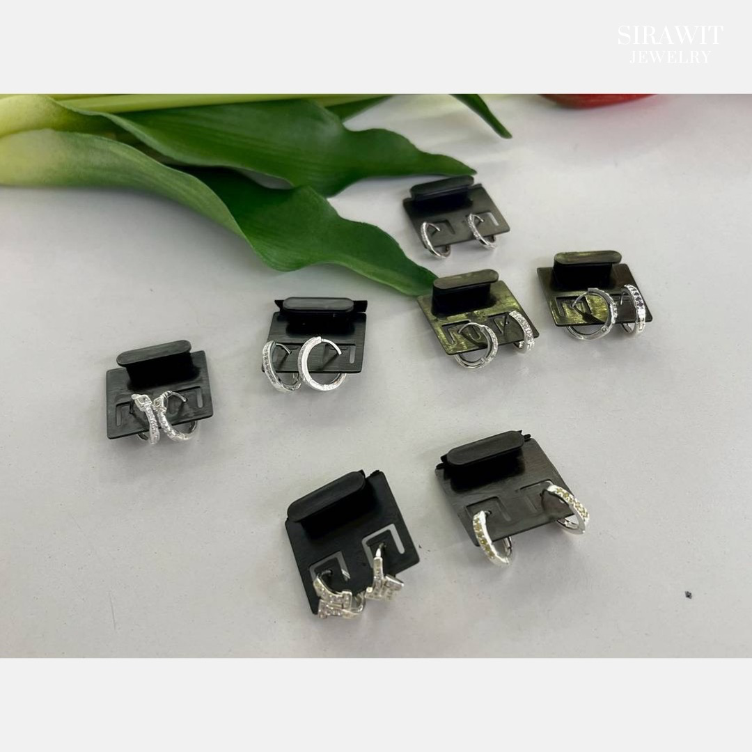 ต่างหูห่วงพลอย