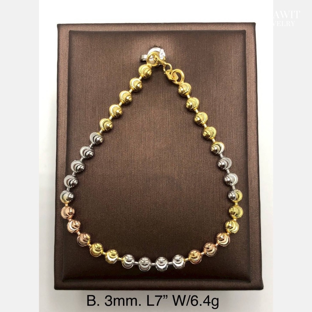 สร้อยข้อมือเม็ดตัดลายสามกษัตริย์