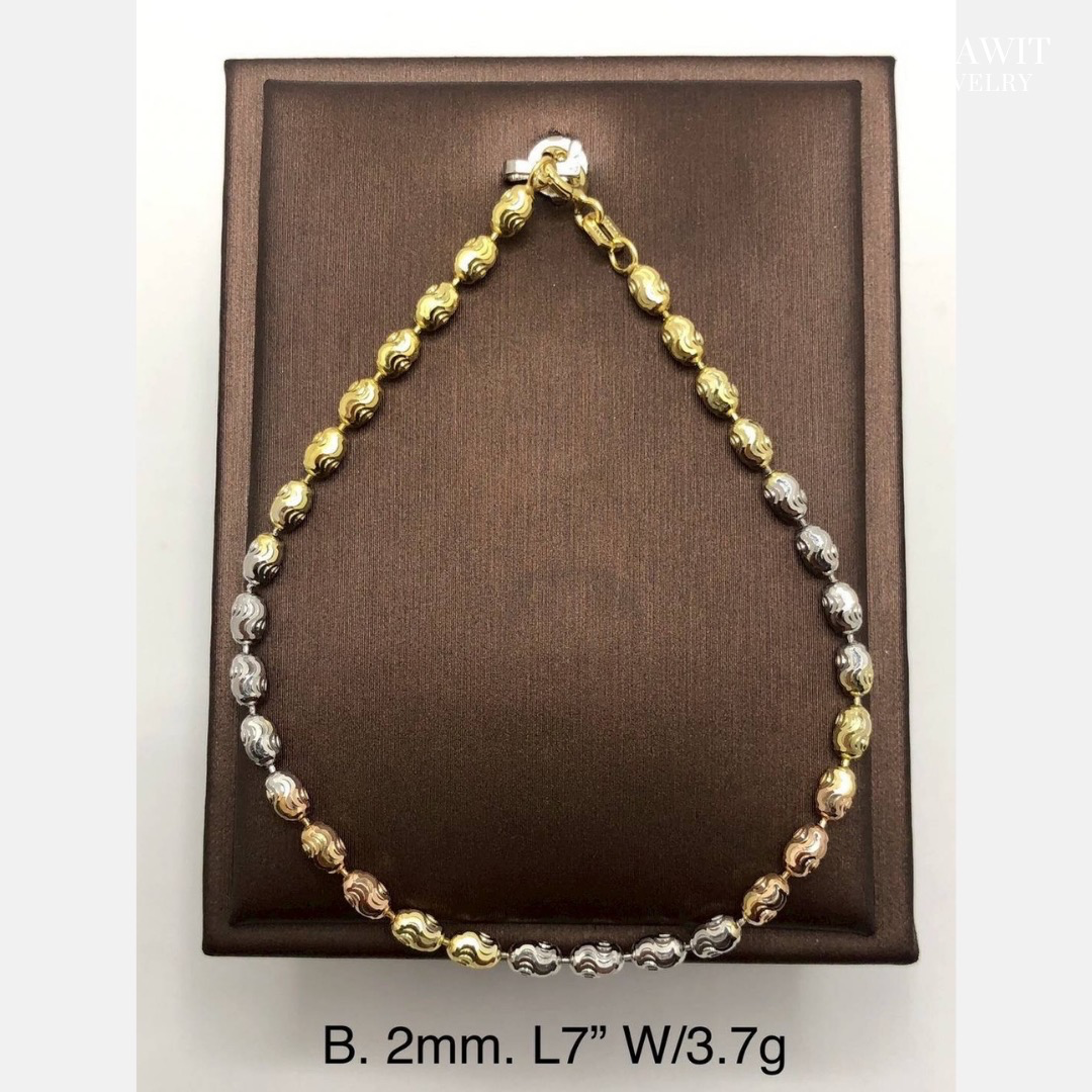 สร้อยข้อมือเม็ดตัดลายสามกษัตริย์