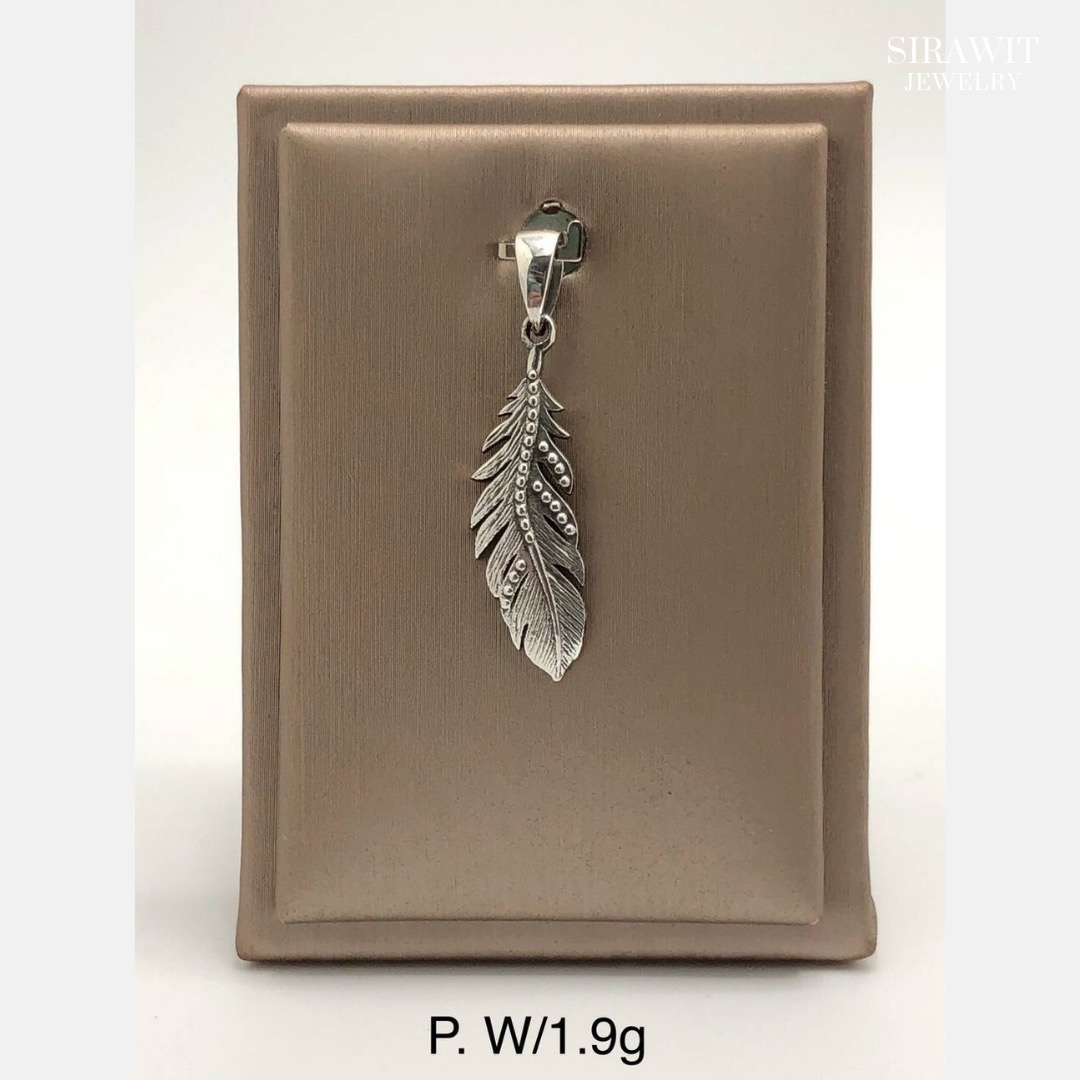 จี้ใบไม้