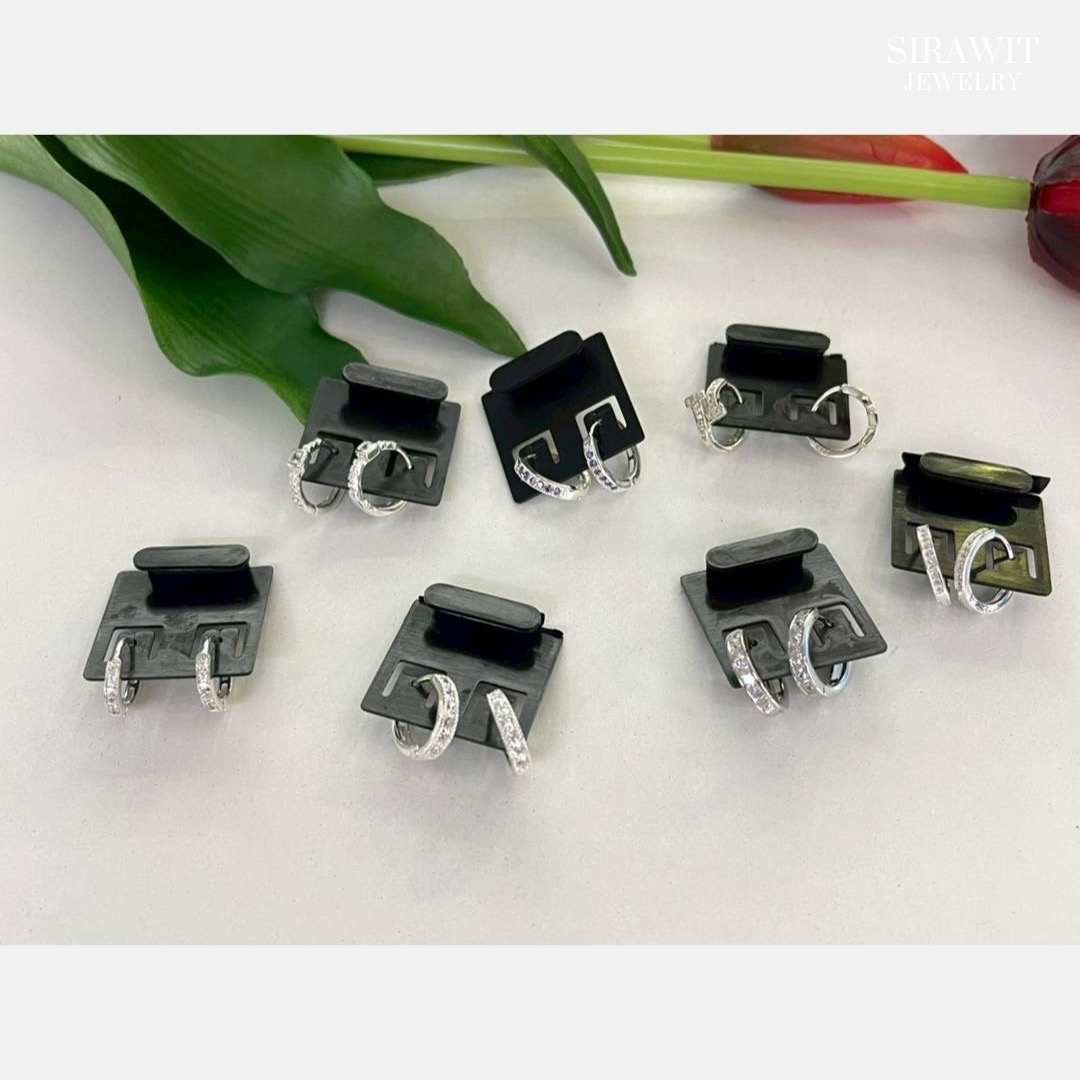 ต่างหูห่วงพลอย