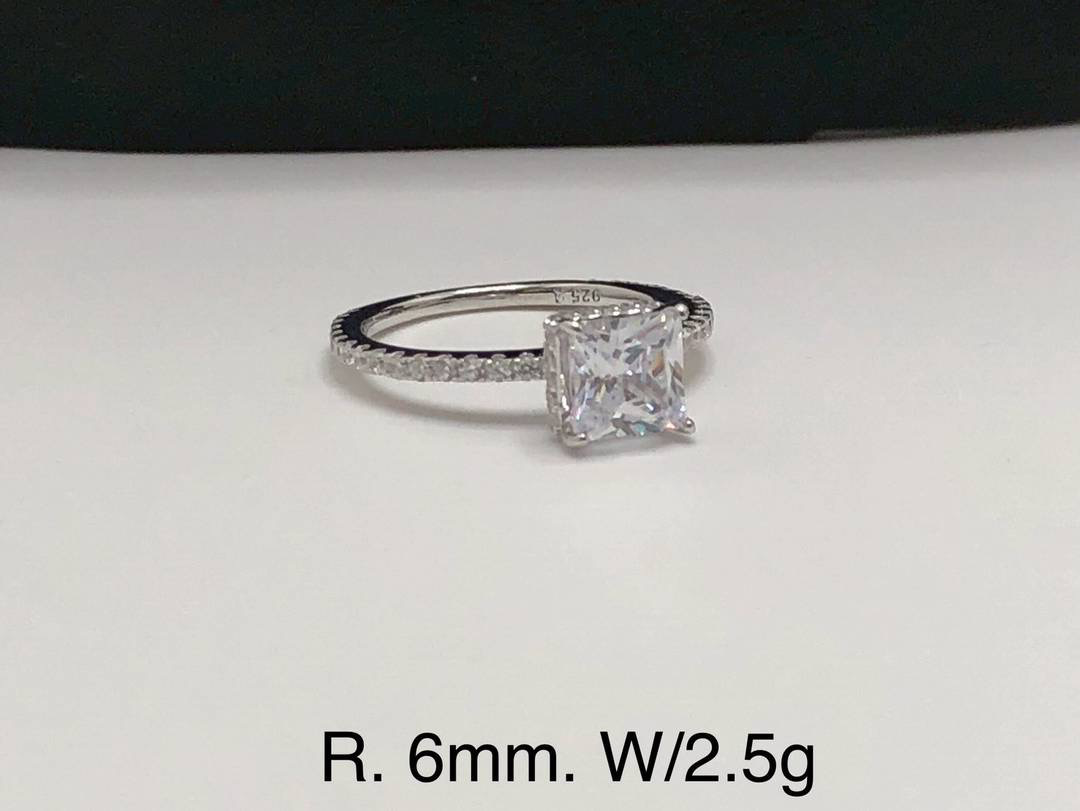 แหวนพลอย